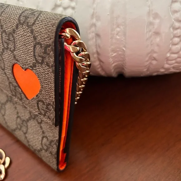 *AUTHENTIC*GUCCI GG SUPREME MONOGRAM ORANGE HEART WALLET - Picture 5 of 15
